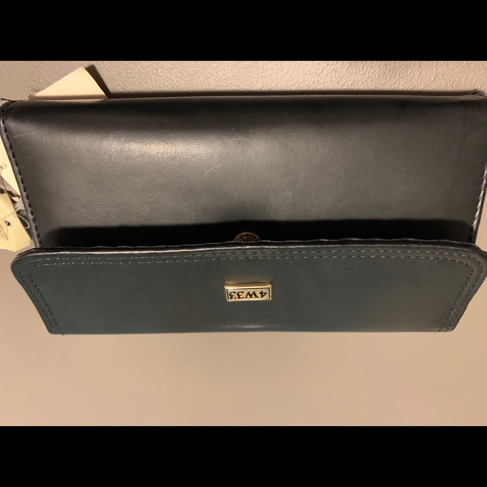 “4W33” Women’s Wallet